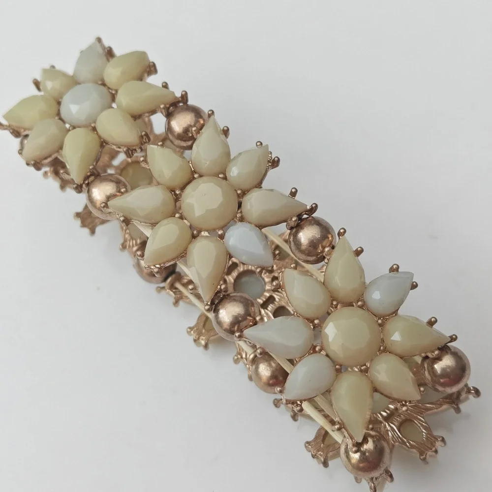 Floral Stretch Bracelet Cream White Gold Tone Beaded Daisy Boho Rhinestone
